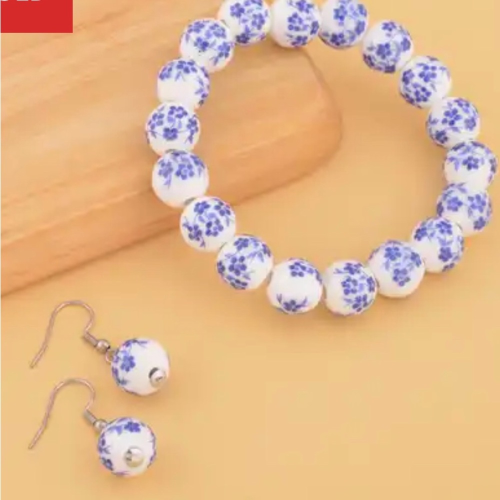 Bracelet and earring set. New